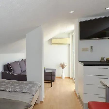 Maros Apartment *